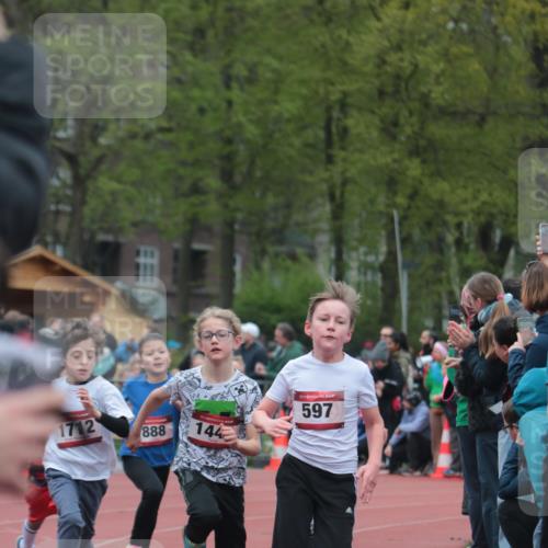 13.04.2025 - Hammer Lauf A. Gomolzig http://msf.ph/oto/7655661 13.04.2025 09:24:03 Ziel 597, 636, 774, 827, 869, 888, 1291, 1370, 1415, 1441, 1480, 1493, 1512, 1523, 1535, 1712, 1823, 1856 meine-sportfotos.de