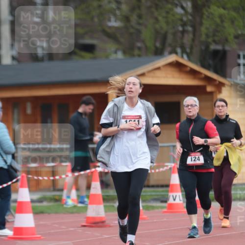 13.04.2025 - Hammer Lauf A. Gomolzig http://msf.ph/oto/7659248 13.04.2025 10:21:58 Ziel 124, 409, 1011 meine-sportfotos.de
