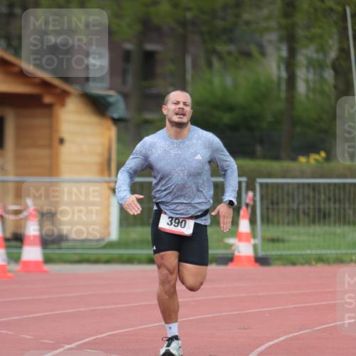13.04.2025 - Hammer Lauf A. Gomolzig http://msf.ph/oto/7659816 13.04.2025 10:29:51 Ziel 390, 1066 meine-sportfotos.de