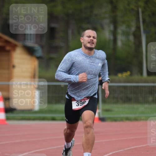 13.04.2025 - Hammer Lauf A. Gomolzig http://msf.ph/oto/7659821 13.04.2025 10:29:52 Ziel 390, 1066 meine-sportfotos.de