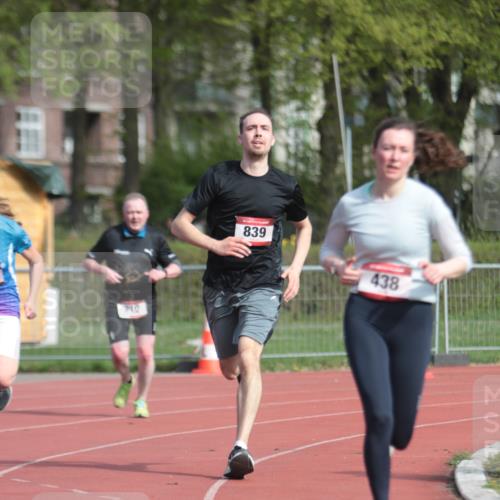 13.04.2025 - Hammer Lauf A. Gomolzig http://msf.ph/oto/7660694 13.04.2025 10:39:40 Ziel 210, 438, 824, 839 meine-sportfotos.de