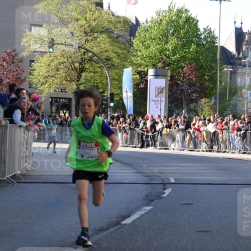 25.04.2025 - Das Zehntel Yannick Fuchs http://msf.ph/oto/7668408 26.04.2025 08:49:20 Ziel 1116, 1537, 1945, 2021, 2377, 2383, 2696, 2995 meine-sportfotos.de