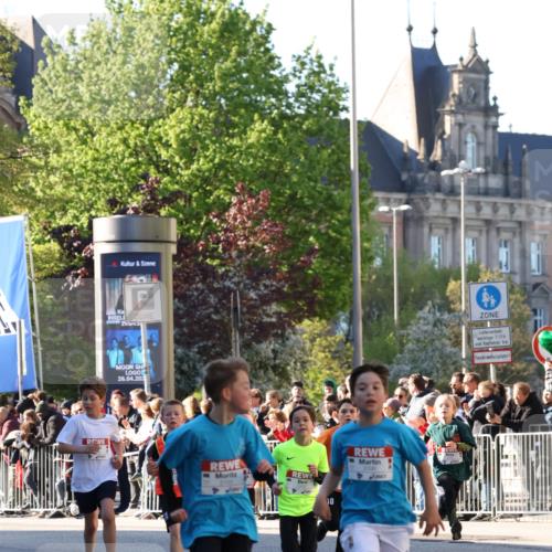 25.04.2025 - Das Zehntel Yannick Fuchs http://msf.ph/oto/7668676 26.04.2025 08:50:20 Ziel 1283, 1458, 1884, 2098, 2103, 2208, 2349, 2397, 2492, 2517, 2800, 2849, 2855, 3445, 3520, 3528, 3774, 3812, 3849, 3872 meine-sportfotos.de