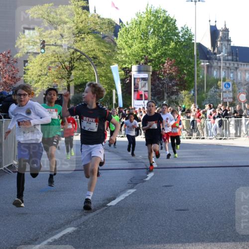 25.04.2025 - Das Zehntel Yannick Fuchs http://msf.ph/oto/7668915 26.04.2025 08:50:54 Ziel 1080, 1087, 1114, 1484, 1748, 1781, 1787, 1922, 2321, 2325, 2356, 2709, 2718, 2734, 2778, 2795, 2827, 2832, 2840, 3040, 3231, 3782, 3865 meine-sportfotos.de