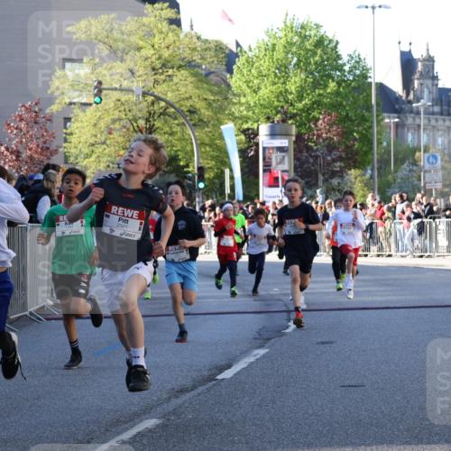 25.04.2025 - Das Zehntel Yannick Fuchs http://msf.ph/oto/7668922 26.04.2025 08:50:55 Ziel 1080, 1087, 1484, 1748, 1781, 1787, 1922, 2321, 2325, 2356, 2709, 2718, 2734, 2778, 2795, 2827, 2832, 2840, 3040, 3231, 3782, 3865 meine-sportfotos.de