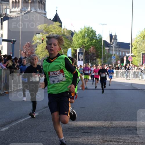 25.04.2025 - Das Zehntel Yannick Fuchs http://msf.ph/oto/7669090 26.04.2025 08:51:24 Ziel 1112, 1113, 1171, 1177, 1488, 1546, 1621, 1757, 1943, 2010, 2213, 2348, 2481, 2505, 2621, 2644, 2684, 2700, 2779, 2853, 2907, 2960, 2975, 3049, 3066, 3097, 3188, 3486, 3538, 3856, 3877 meine-sportfotos.de