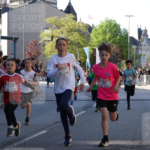 25.04.2025 - Das Zehntel Yannick Fuchs http://msf.ph/oto/7669114 26.04.2025 08:51:29 Ziel 1112, 1113, 1171, 1177, 1621, 1939, 1943, 2010, 2213, 2481, 2505, 2644, 2684, 2700, 2779, 2853, 2907, 2960, 2975, 3049, 3486, 3538, 3720, 3856, 3877 meine-sportfotos.de