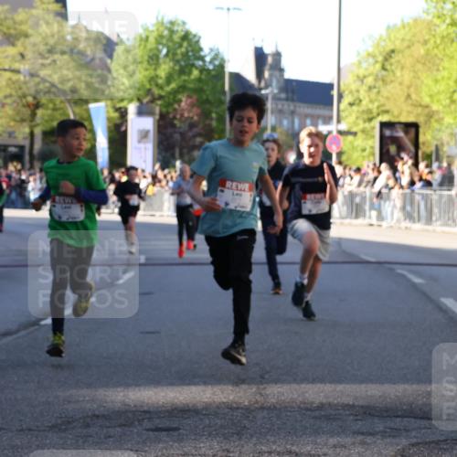 25.04.2025 - Das Zehntel Yannick Fuchs http://msf.ph/oto/7669125 26.04.2025 08:51:30 Ziel 1112, 1113, 1171, 1177, 1621, 1939, 1943, 2010, 2213, 2481, 2505, 2644, 2684, 2700, 2779, 2853, 2907, 2960, 2975, 3486, 3538, 3720, 3856, 3877 meine-sportfotos.de