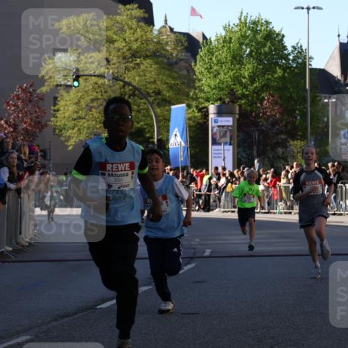 25.04.2025 - Das Zehntel Yannick Fuchs http://msf.ph/oto/7669390 26.04.2025 08:52:13 Ziel 1108, 1127, 1752, 1761, 1979, 2029, 2187, 2275, 2464, 2804, 2859, 3063, 3085, 3088, 3467, 3884, 3944 meine-sportfotos.de