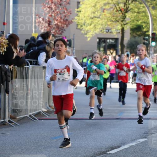 25.04.2025 - Das Zehntel Yannick Fuchs http://msf.ph/oto/7669442 26.04.2025 08:52:20 Ziel 1108, 1541, 1568, 1752, 1761, 1803, 2029, 2170, 2187, 2275, 2464, 2500, 3063, 3095, 3102, 3110, 3178, 3225, 3499, 3811, 3884, 3944 meine-sportfotos.de