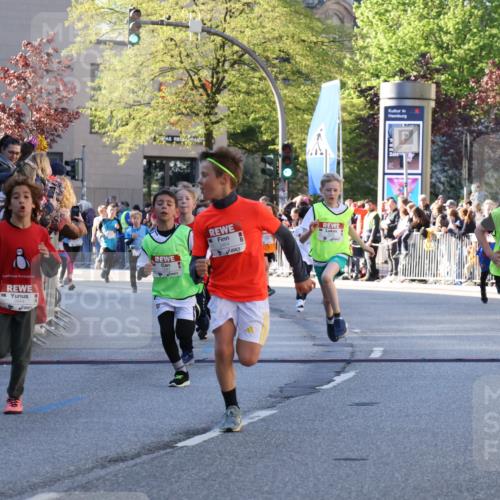 25.04.2025 - Das Zehntel Yannick Fuchs http://msf.ph/oto/7669467 26.04.2025 08:52:23 Ziel 1229, 1541, 1568, 1752, 1761, 1803, 2170, 2187, 2275, 2464, 2471, 2500, 3095, 3102, 3104, 3110, 3178, 3225, 3462, 3499, 3811, 3884, 3921, 3944 meine-sportfotos.de