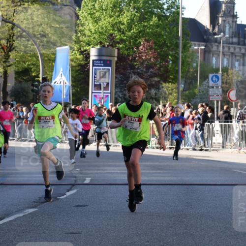 25.04.2025 - Das Zehntel Yannick Fuchs http://msf.ph/oto/7669482 26.04.2025 08:52:25 Ziel 1229, 1541, 1568, 1752, 1761, 1803, 2170, 2187, 2275, 2464, 2471, 2500, 2628, 3095, 3102, 3104, 3110, 3178, 3225, 3462, 3499, 3592, 3599, 3603, 3617, 3811, 3884, 3921, 3944 meine-sportfotos.de