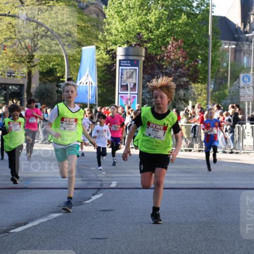 25.04.2025 - Das Zehntel Yannick Fuchs http://msf.ph/oto/7669485 26.04.2025 08:52:25 Ziel 1229, 1541, 1568, 1752, 1761, 1803, 2170, 2187, 2275, 2464, 2471, 2500, 2628, 3095, 3102, 3104, 3110, 3178, 3225, 3462, 3499, 3592, 3599, 3603, 3617, 3811, 3884, 3921, 3944 meine-sportfotos.de