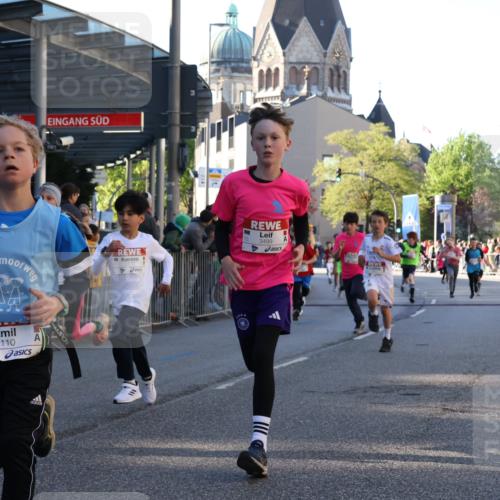 25.04.2025 - Das Zehntel Yannick Fuchs http://msf.ph/oto/7669580 26.04.2025 08:52:33 Ziel 1229, 1453, 1478, 1479, 1568, 1921, 2170, 2191, 2194, 2212, 2471, 2500, 2628, 2653, 2706, 3038, 3042, 3095, 3102, 3104, 3110, 3409, 3462, 3499, 3592, 3599, 3603, 3611, 3617, 3781, 3805, 3811, 3870, 3921, 3941 meine-sportfotos.de