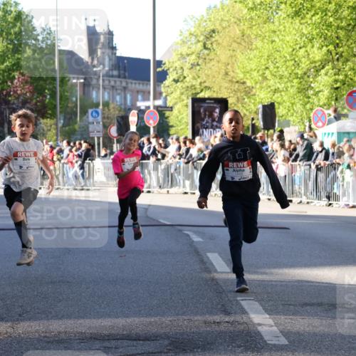25.04.2025 - Das Zehntel Yannick Fuchs http://msf.ph/oto/7669644 26.04.2025 08:52:38 Ziel 1229, 1453, 1478, 1479, 1665, 1921, 1984, 2025, 2035, 2191, 2194, 2212, 2471, 2628, 2653, 2706, 2733, 2826, 3038, 3042, 3053, 3064, 3104, 3173, 3409, 3462, 3592, 3599, 3603, 3611, 3617, 3729, 3781, 3805, 3870, 3921, 3941 meine-sportfotos.de