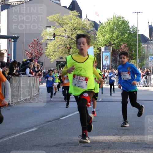 25.04.2025 - Das Zehntel Yannick Fuchs http://msf.ph/oto/7669734 26.04.2025 08:52:45 Ziel 1241, 1264, 1478, 1479, 1665, 1778, 1921, 1933, 1984, 2013, 2025, 2035, 2212, 2499, 2590, 2599, 2653, 2694, 2706, 2733, 2826, 2861, 3053, 3064, 3173, 3409, 3411, 3524, 3532, 3611, 3719, 3722, 3729, 3781, 3787, 3805, 3878, 3941 meine-sportfotos.de