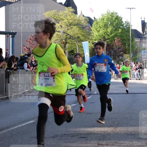 25.04.2025 - Das Zehntel Yannick Fuchs http://msf.ph/oto/7669745 26.04.2025 08:52:45 Ziel 1241, 1264, 1478, 1479, 1665, 1778, 1921, 1933, 1984, 2013, 2025, 2035, 2212, 2499, 2590, 2599, 2653, 2694, 2706, 2733, 2826, 2861, 3053, 3064, 3173, 3409, 3411, 3524, 3532, 3611, 3719, 3722, 3729, 3781, 3787, 3805, 3878, 3941 meine-sportfotos.de