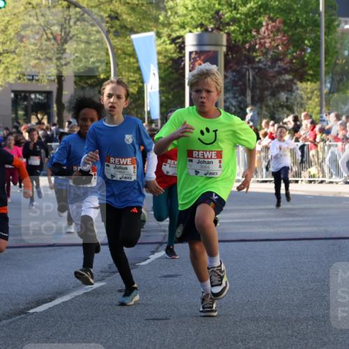 25.04.2025 - Das Zehntel Yannick Fuchs http://msf.ph/oto/7669794 26.04.2025 08:52:48 Ziel 1094, 1241, 1264, 1478, 1479, 1665, 1778, 1933, 1944, 1984, 2013, 2025, 2035, 2499, 2590, 2599, 2645, 2653, 2694, 2706, 2733, 2826, 2861, 3053, 3064, 3173, 3411, 3507, 3519, 3524, 3532, 3611, 3719, 3722, 3729, 3781, 3787, 3805, 3878 meine-sportfotos.de