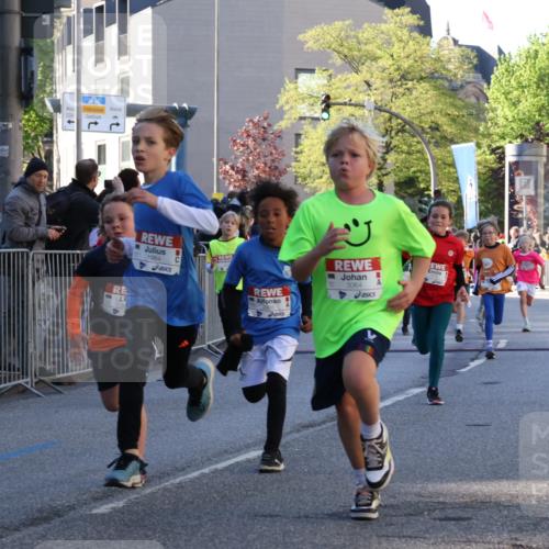 25.04.2025 - Das Zehntel Yannick Fuchs http://msf.ph/oto/7669811 26.04.2025 08:52:49 Ziel 1094, 1241, 1264, 1478, 1479, 1665, 1778, 1933, 1944, 1984, 2013, 2025, 2035, 2366, 2499, 2590, 2599, 2645, 2653, 2694, 2706, 2733, 2826, 2861, 3053, 3064, 3173, 3411, 3507, 3519, 3524, 3532, 3611, 3719, 3722, 3729, 3781, 3787, 3805, 3878 meine-sportfotos.de