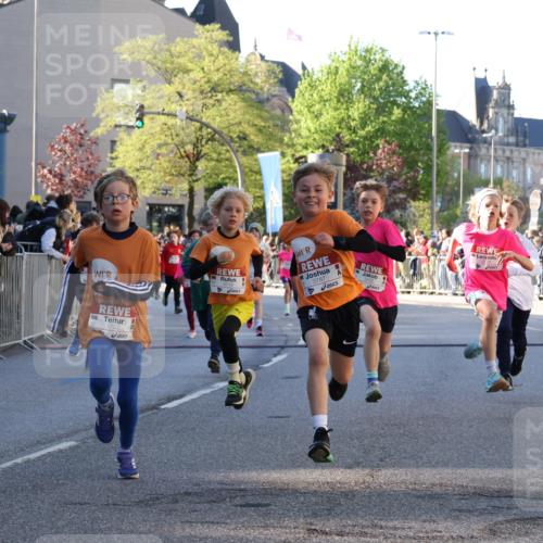 25.04.2025 - Das Zehntel Yannick Fuchs http://msf.ph/oto/7669848 26.04.2025 08:52:53 Ziel 1094, 1241, 1264, 1636, 1665, 1778, 1924, 1925, 1933, 1944, 1984, 2013, 2025, 2035, 2104, 2134, 2366, 2499, 2590, 2599, 2645, 2694, 2705, 2861, 3053, 3064, 3173, 3411, 3507, 3519, 3524, 3532, 3719, 3722, 3729, 3787, 3850, 3878, 3885 meine-sportfotos.de