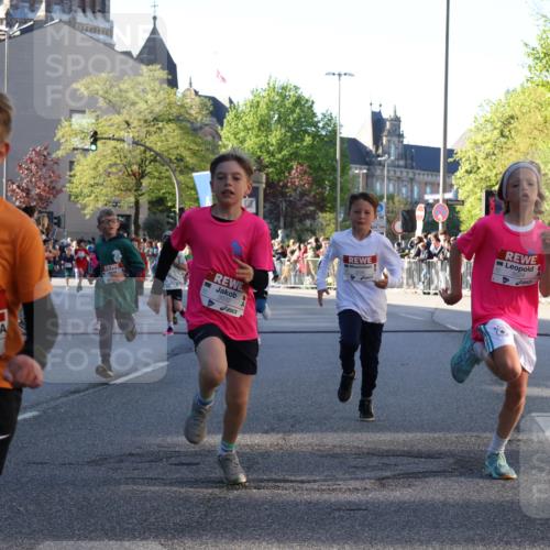 25.04.2025 - Das Zehntel Yannick Fuchs http://msf.ph/oto/7669859 26.04.2025 08:52:54 Ziel 1094, 1241, 1264, 1636, 1665, 1778, 1924, 1925, 1933, 1944, 1984, 2013, 2025, 2035, 2104, 2134, 2366, 2499, 2590, 2599, 2645, 2694, 2705, 2861, 2870, 3053, 3064, 3173, 3411, 3507, 3519, 3524, 3532, 3719, 3722, 3787, 3850, 3878, 3885 meine-sportfotos.de