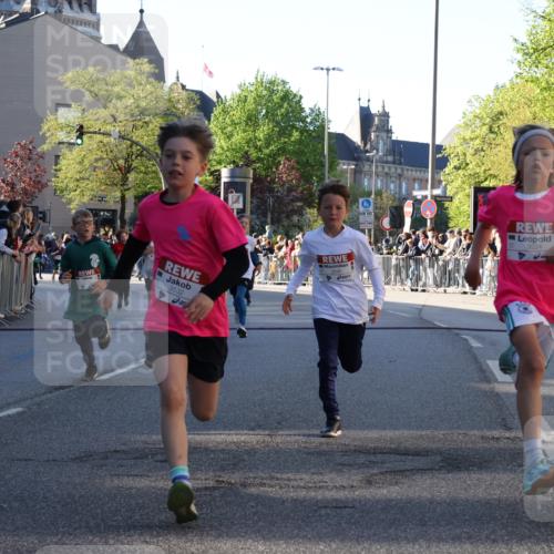 25.04.2025 - Das Zehntel Yannick Fuchs http://msf.ph/oto/7669862 26.04.2025 08:52:54 Ziel 1094, 1241, 1264, 1636, 1665, 1778, 1924, 1925, 1933, 1944, 1984, 2013, 2025, 2035, 2104, 2134, 2366, 2499, 2590, 2599, 2645, 2694, 2705, 2861, 2870, 3053, 3064, 3173, 3411, 3507, 3519, 3524, 3532, 3719, 3722, 3787, 3850, 3878, 3885 meine-sportfotos.de