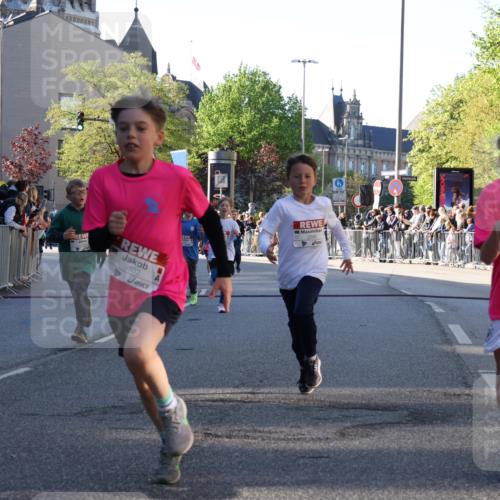 25.04.2025 - Das Zehntel Yannick Fuchs http://msf.ph/oto/7669865 26.04.2025 08:52:54 Ziel 1094, 1241, 1264, 1636, 1665, 1778, 1924, 1925, 1933, 1944, 1984, 2013, 2025, 2035, 2104, 2134, 2366, 2499, 2590, 2599, 2645, 2694, 2705, 2861, 2870, 3053, 3064, 3173, 3411, 3507, 3519, 3524, 3532, 3719, 3722, 3787, 3850, 3878, 3885 meine-sportfotos.de