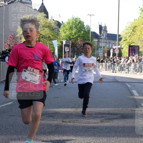 25.04.2025 - Das Zehntel Yannick Fuchs http://msf.ph/oto/7669869 26.04.2025 08:52:54 Ziel 1094, 1241, 1264, 1636, 1665, 1778, 1924, 1925, 1933, 1944, 1984, 2013, 2025, 2035, 2104, 2134, 2366, 2499, 2590, 2599, 2645, 2694, 2705, 2861, 2870, 3053, 3064, 3173, 3411, 3507, 3519, 3524, 3532, 3719, 3722, 3787, 3850, 3878, 3885 meine-sportfotos.de