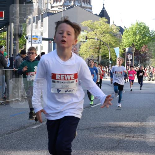 25.04.2025 - Das Zehntel Yannick Fuchs http://msf.ph/oto/7669893 26.04.2025 08:52:56 Ziel 1094, 1241, 1264, 1636, 1778, 1924, 1925, 1933, 1944, 1965, 2013, 2104, 2134, 2366, 2499, 2590, 2599, 2626, 2639, 2645, 2694, 2705, 2861, 2868, 2870, 3411, 3507, 3519, 3524, 3532, 3719, 3722, 3787, 3850, 3878, 3885 meine-sportfotos.de