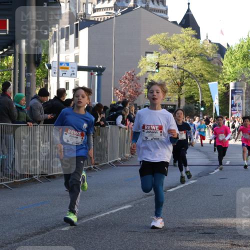 25.04.2025 - Das Zehntel Yannick Fuchs http://msf.ph/oto/7669903 26.04.2025 08:52:57 Ziel 1094, 1241, 1264, 1636, 1739, 1924, 1925, 1944, 1965, 2013, 2104, 2134, 2366, 2499, 2590, 2599, 2626, 2639, 2645, 2694, 2705, 2861, 2868, 2870, 3411, 3507, 3519, 3524, 3532, 3719, 3722, 3783, 3787, 3850, 3878, 3885 meine-sportfotos.de