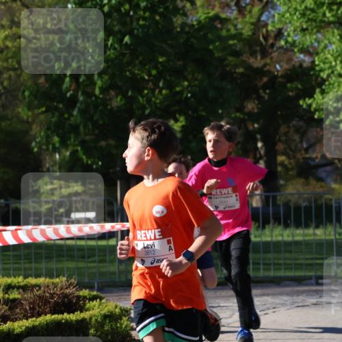 25.04.2025 - Das Zehntel Zöllner http://msf.ph/oto/7669904 26.04.2025 07:40:20 Laufen 3540, 3812, 4 meine-sportfotos.de