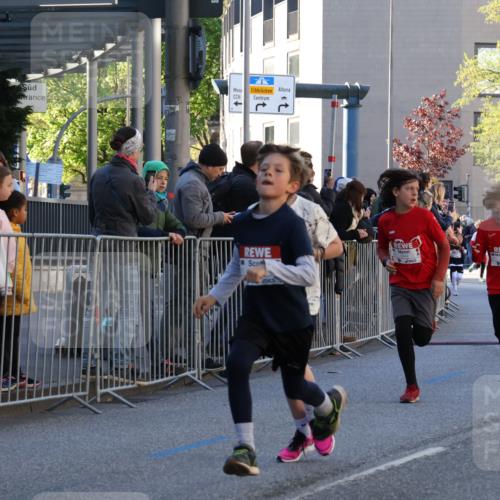 25.04.2025 - Das Zehntel Yannick Fuchs http://msf.ph/oto/7669924 26.04.2025 08:52:59 Ziel 1094, 1264, 1636, 1739, 1924, 1925, 1944, 1965, 2013, 2100, 2104, 2134, 2366, 2590, 2599, 2626, 2639, 2645, 2705, 2861, 2868, 2870, 3087, 3179, 3411, 3507, 3519, 3524, 3532, 3783, 3850, 3878, 3885 meine-sportfotos.de
