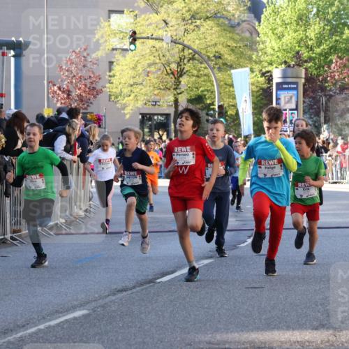 25.04.2025 - Das Zehntel Yannick Fuchs http://msf.ph/oto/7669984 26.04.2025 08:53:03 Ziel 1094, 1636, 1739, 1756, 1903, 1924, 1925, 1944, 1965, 2007, 2008, 2100, 2104, 2134, 2335, 2366, 2375, 2502, 2591, 2626, 2639, 2645, 2705, 2868, 2870, 3087, 3129, 3179, 3326, 3429, 3472, 3507, 3519, 3783, 3850, 3885 meine-sportfotos.de