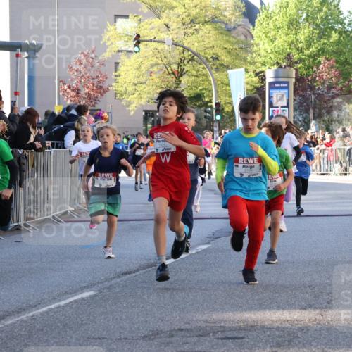 25.04.2025 - Das Zehntel Yannick Fuchs http://msf.ph/oto/7669994 26.04.2025 08:53:04 Ziel 1636, 1739, 1756, 1903, 1924, 1925, 1944, 1965, 2007, 2008, 2100, 2104, 2134, 2335, 2366, 2375, 2502, 2591, 2626, 2639, 2645, 2705, 2868, 2870, 3087, 3129, 3179, 3326, 3391, 3429, 3461, 3472, 3507, 3519, 3783, 3850, 3885 meine-sportfotos.de