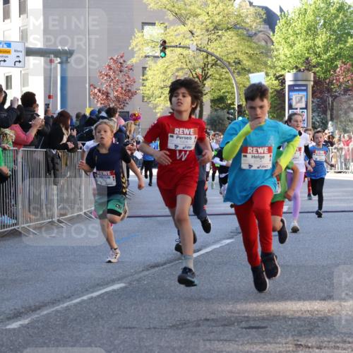 25.04.2025 - Das Zehntel Yannick Fuchs http://msf.ph/oto/7670002 26.04.2025 08:53:04 Ziel 1636, 1739, 1756, 1903, 1924, 1925, 1944, 1965, 2007, 2008, 2100, 2104, 2134, 2335, 2366, 2375, 2502, 2591, 2626, 2639, 2645, 2705, 2868, 2870, 3087, 3129, 3179, 3326, 3391, 3429, 3461, 3472, 3507, 3519, 3783, 3850, 3885 meine-sportfotos.de