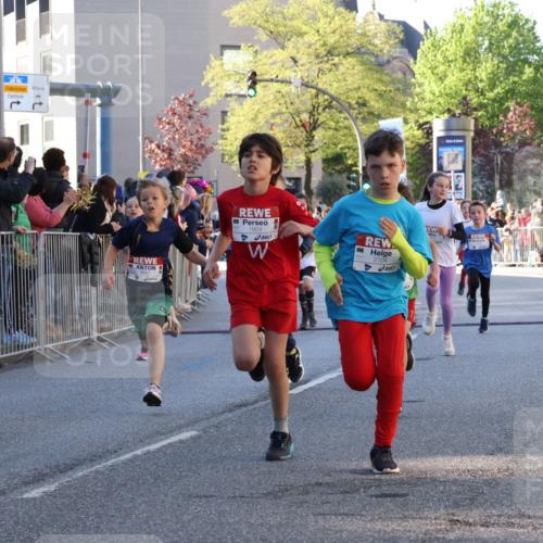 25.04.2025 - Das Zehntel Yannick Fuchs http://msf.ph/oto/7670006 26.04.2025 08:53:04 Ziel 1636, 1739, 1756, 1903, 1924, 1925, 1944, 1965, 2007, 2008, 2100, 2104, 2134, 2335, 2366, 2375, 2502, 2591, 2626, 2639, 2645, 2705, 2868, 2870, 3087, 3129, 3179, 3326, 3391, 3429, 3461, 3472, 3507, 3519, 3783, 3850, 3885 meine-sportfotos.de