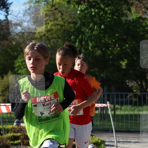 25.04.2025 - Das Zehntel Zöllner http://msf.ph/oto/7670042 26.04.2025 07:40:43 Laufen 3595 meine-sportfotos.de