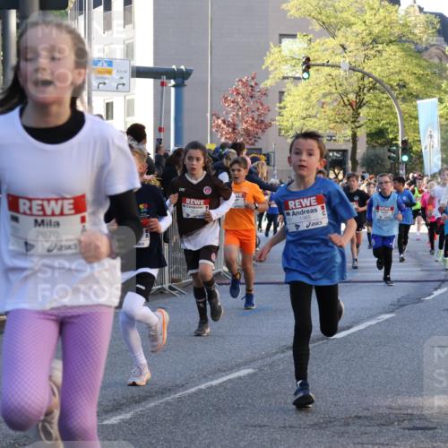 25.04.2025 - Das Zehntel Yannick Fuchs http://msf.ph/oto/7670043 26.04.2025 08:53:07 Ziel 1124, 1242, 1636, 1739, 1756, 1903, 1924, 1925, 1965, 2007, 2008, 2100, 2104, 2134, 2335, 2375, 2502, 2591, 2626, 2639, 2705, 2868, 2870, 3087, 3122, 3129, 3179, 3326, 3391, 3429, 3461, 3472, 3783, 3850, 3885 meine-sportfotos.de