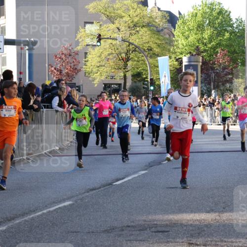 25.04.2025 - Das Zehntel Yannick Fuchs http://msf.ph/oto/7670084 26.04.2025 08:53:08 Ziel 1089, 1124, 1242, 1636, 1739, 1756, 1903, 1924, 1925, 1965, 2007, 2008, 2100, 2104, 2134, 2335, 2375, 2502, 2591, 2626, 2639, 2705, 2822, 2868, 2870, 3087, 3122, 3129, 3179, 3326, 3391, 3429, 3461, 3472, 3783, 3850, 3885 meine-sportfotos.de