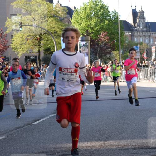 25.04.2025 - Das Zehntel Yannick Fuchs http://msf.ph/oto/7670120 26.04.2025 08:53:10 Ziel 1089, 1124, 1242, 1636, 1739, 1756, 1903, 1923, 1965, 2007, 2008, 2100, 2104, 2335, 2375, 2502, 2591, 2626, 2639, 2822, 2868, 2870, 3087, 3122, 3129, 3179, 3326, 3391, 3429, 3461, 3472, 3578, 3725, 3751, 3783, 3815, 3850 meine-sportfotos.de