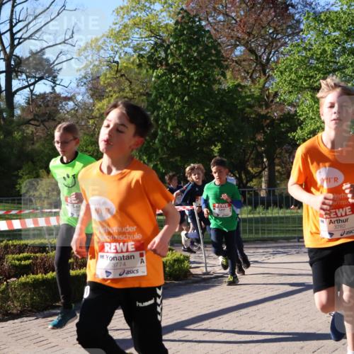 25.04.2025 - Das Zehntel Zöllner http://msf.ph/oto/7672047 26.04.2025 07:40:52 Laufen 3774, 3782 meine-sportfotos.de
