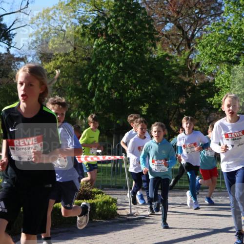 25.04.2025 - Das Zehntel Zöllner http://msf.ph/oto/7672413 26.04.2025 07:41:26 Laufen 3877, 2853 meine-sportfotos.de