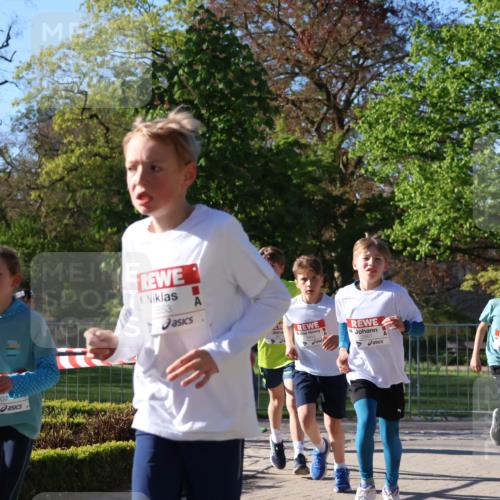 25.04.2025 - Das Zehntel Zöllner http://msf.ph/oto/7672427 26.04.2025 07:41:27 Laufen 2907, 2853 meine-sportfotos.de