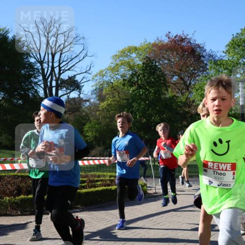 25.04.2025 - Das Zehntel Zöllner http://msf.ph/oto/7672550 26.04.2025 07:41:39 Laufen 3060 meine-sportfotos.de