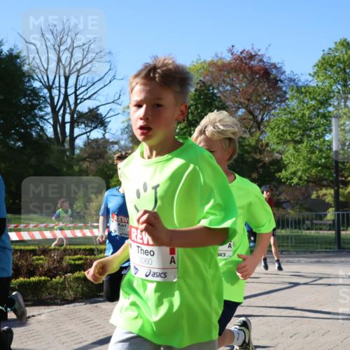25.04.2025 - Das Zehntel Zöllner http://msf.ph/oto/7672555 26.04.2025 07:41:39 Laufen 200, 1994, 3060 meine-sportfotos.de