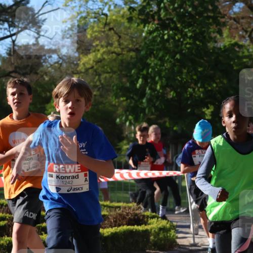 25.04.2025 - Das Zehntel Zöllner http://msf.ph/oto/7672647 26.04.2025 07:41:49 Laufen 8815, 1242 meine-sportfotos.de