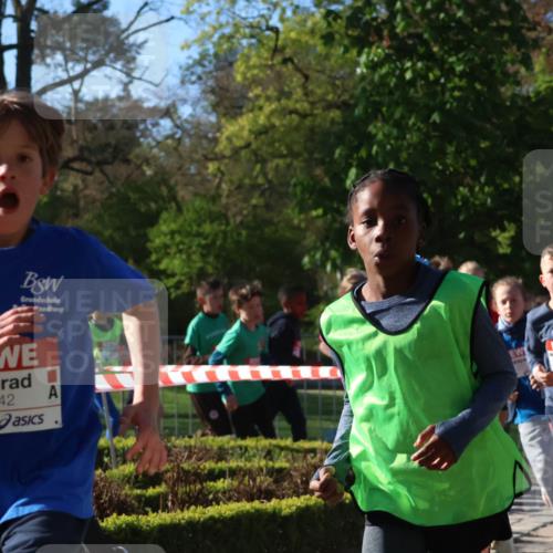 25.04.2025 - Das Zehntel Zöllner http://msf.ph/oto/7672651 26.04.2025 07:41:49 Laufen 1242 meine-sportfotos.de