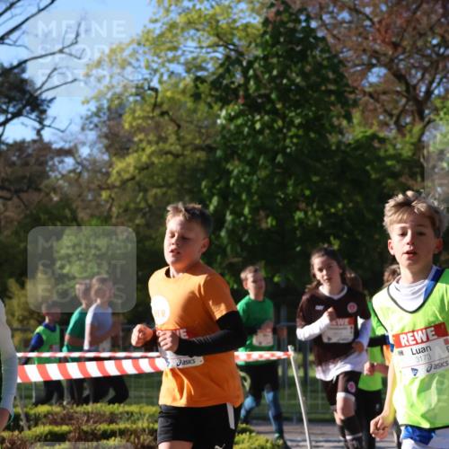 25.04.2025 - Das Zehntel Zöllner http://msf.ph/oto/7672825 26.04.2025 07:42:18 Laufen 3586, 3173 meine-sportfotos.de