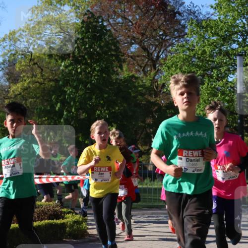 25.04.2025 - Das Zehntel Zöllner http://msf.ph/oto/7672856 26.04.2025 07:42:23 Laufen 1475, 3464, 1465, 3499 meine-sportfotos.de