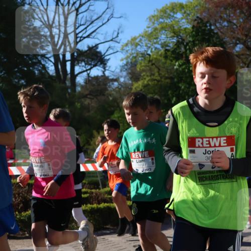 25.04.2025 - Das Zehntel Zöllner http://msf.ph/oto/7672885 26.04.2025 07:42:28 Laufen 2016, 3403, 1414, 36, 1531 meine-sportfotos.de